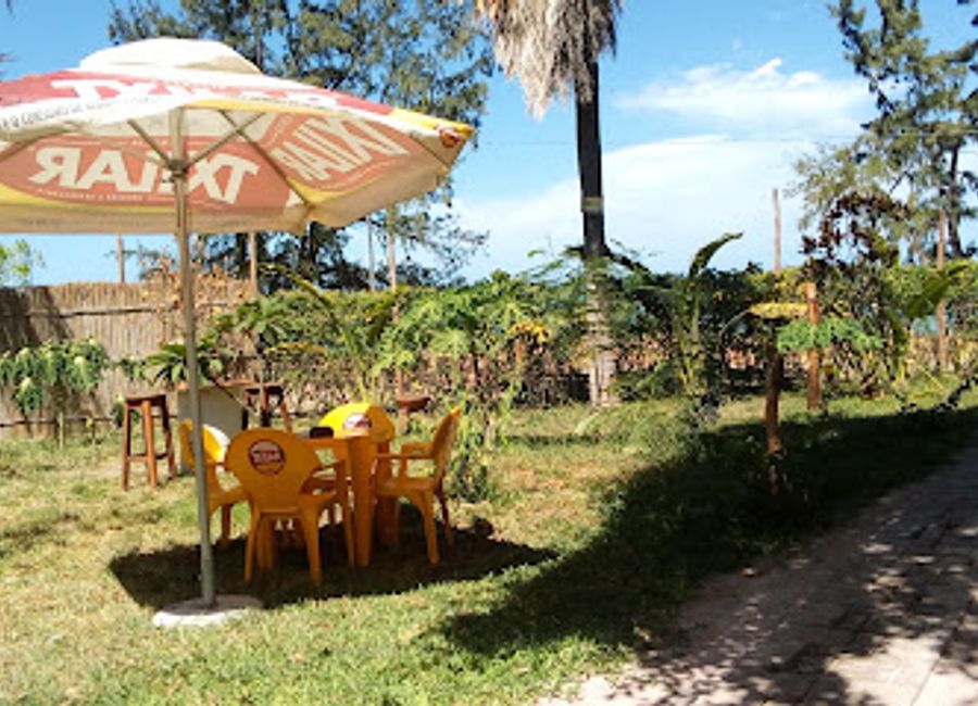 Savor authentic Mozambican cuisine at Restaurante Bar Sol Nascente while enjoying breathtaking ocean views in Vilankulos.