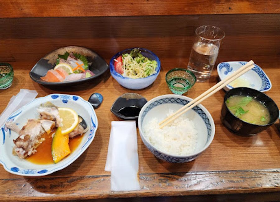 Experience authentic sushi in Naoshima at New Olympia – where fresh ingredients meet traditional Japanese artistry.