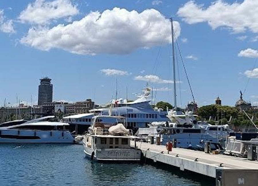 Discover authentic Mediterranean cuisine at Restaurant Port Vell in Barcelona's scenic harbor area.