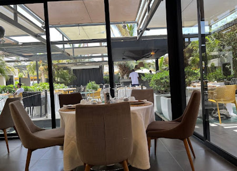 Discover the exquisite flavors of Senegal at Alkimia, Dakar's premier restaurant blending local tastes with international flair.