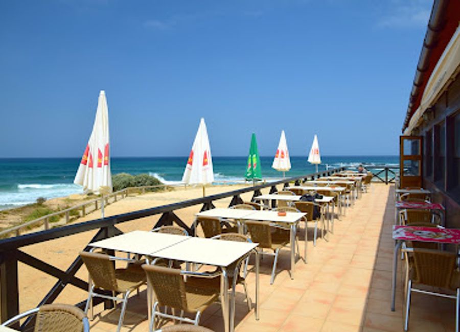 Discover culinary bliss at Paraíso do Mar in Algarve - where fresh flavors meet stunning views.