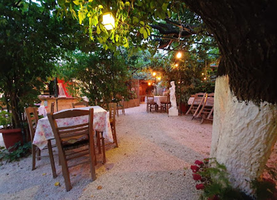 Discover Taverna Akrotiri: A haven for authentic Greek flavors nestled in the heart of Akrotiri.