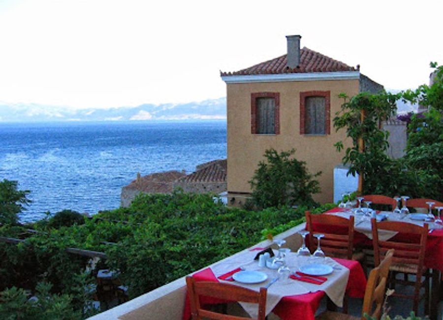 Discover Kanoni in Monemvasia: A delightful blend of Greek and Mediterranean flavors awaits you at this charming restaurant.