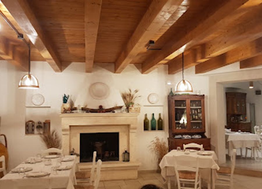 Experience authentic southern Italian flavors at Masseria Mansueto in Noci – where tradition meets taste amidst stunning Mediterranean scenery.