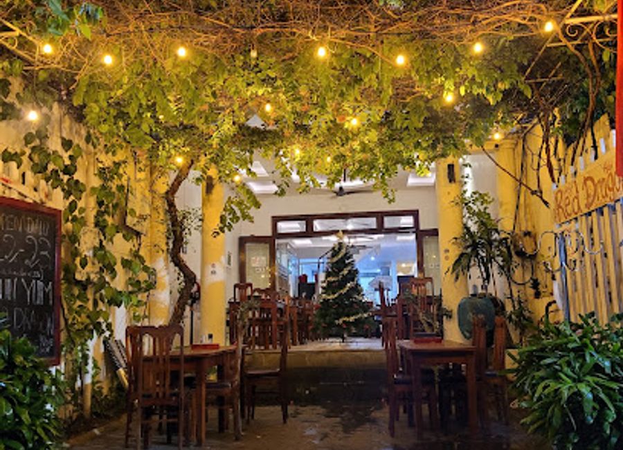 Experience authentic Vietnamese cuisine and hands-on cooking classes at Red Dragon Restaurant in Hội An.
