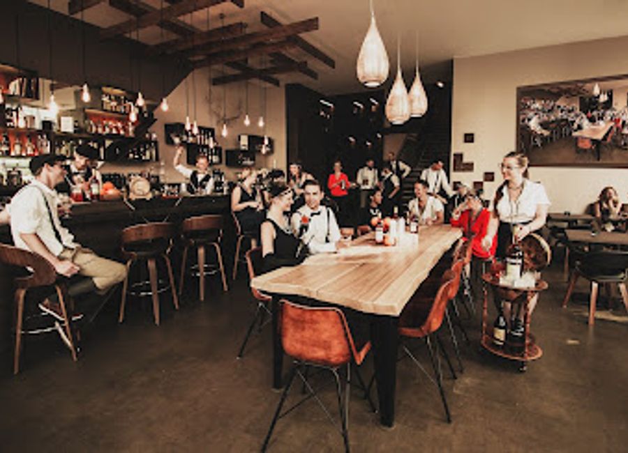 Experience the elegance of IMPERII in Leipzig - where gourmet cuisine meets vibrant nightlife in a chic setting.