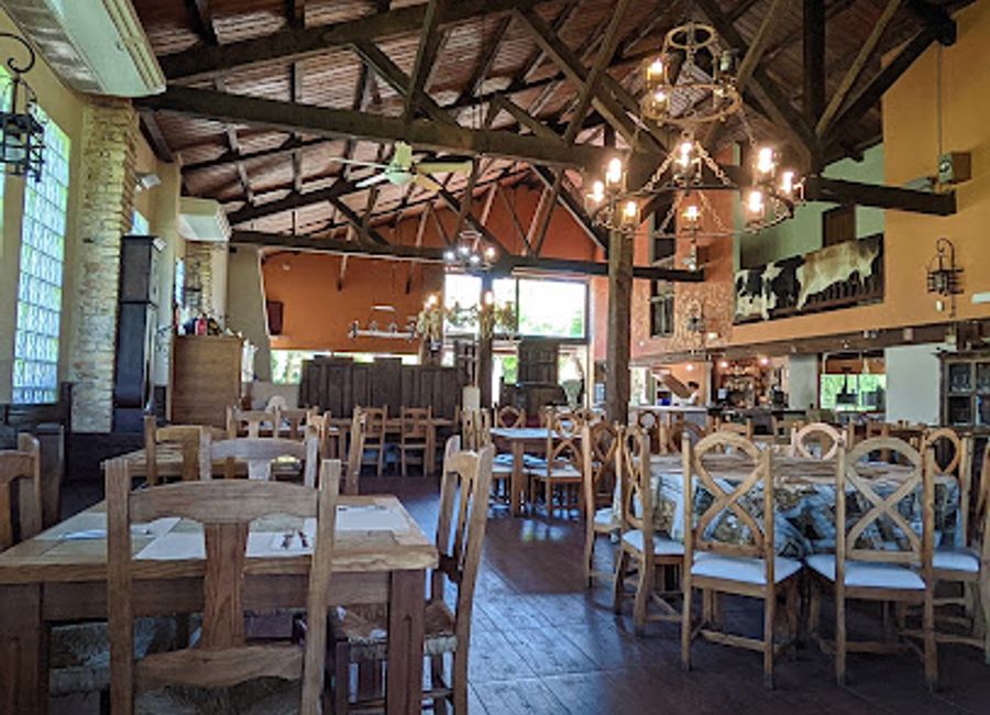 Experience authentic grilled dishes and pizzas in the picturesque setting of Huesca at Asador Pizzeria Portal de Ordesa.