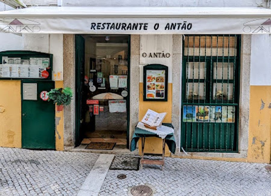 Experience authentic Portuguese cuisine at O Antão in Évora – where tradition meets flavor in a welcoming atmosphere.