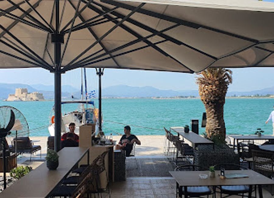 Experience authentic Greek flavors at Noa Verde Nafplio—where fresh ingredients meet stunning views in a delightful dining atmosphere.