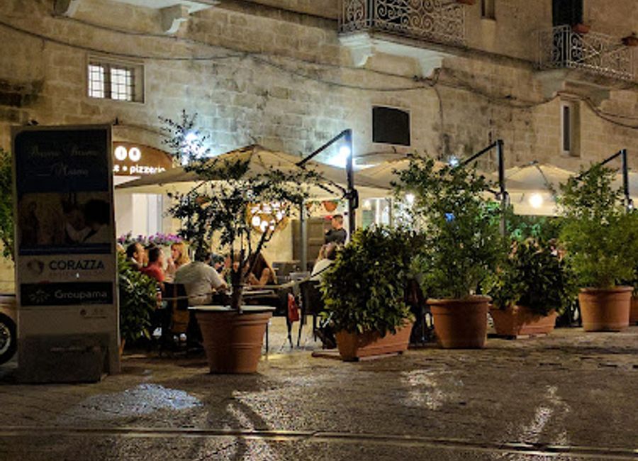 Experience authentic Italian cuisine at Ristorante Pizzeria Van Gogh in Matera - renowned for its delicious pizzas and fresh seafood.