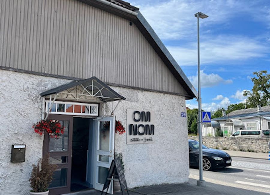 Discover the authentic flavors of Estonia at Omnom Söök & Jook in Kuressaare – where culinary creativity meets local charm.