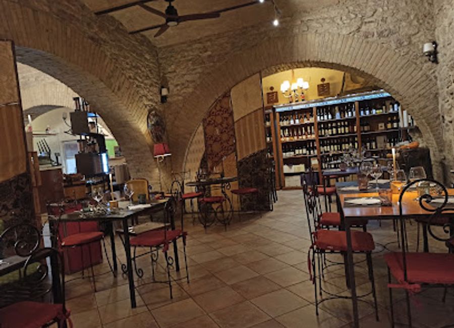 Experience exquisite cuisine and artistic ambiance at Il Baccanale in Assisi – where culinary tradition meets creative expression.