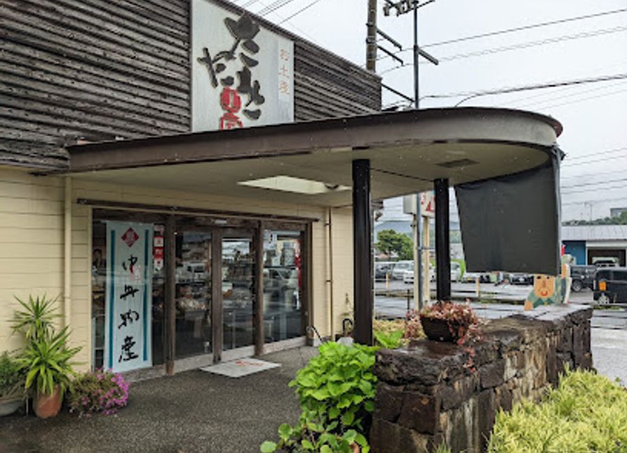 Discover authentic flavors at Tataki Kobo in Kochi—a must-visit Japanese regional restaurant showcasing local culinary delights.