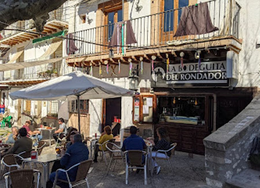 Experience authentic Andalusian flavors at Restaurante La Bodeguita del Rondador in Cazorla – where grilling meets tradition.