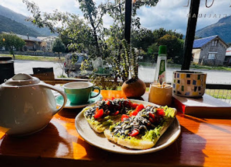 Discover Café Huilque in Futaleufú: A cozy espresso bar offering exceptional brews and a tranquil atmosphere amidst stunning landscapes.