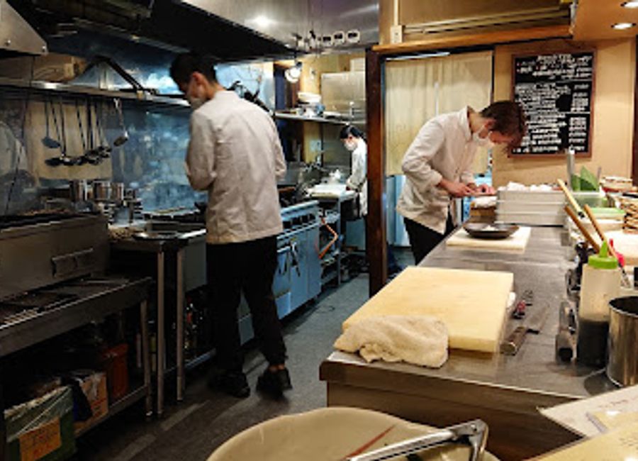 Discover authentic izakaya dining at Fuwari in Kanazawa – where tradition meets modern flavor.