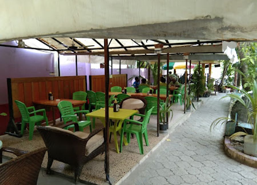 Discover Lemon Honey in Maamigili for fresh Maldivian cuisine amidst a warm and welcoming atmosphere.