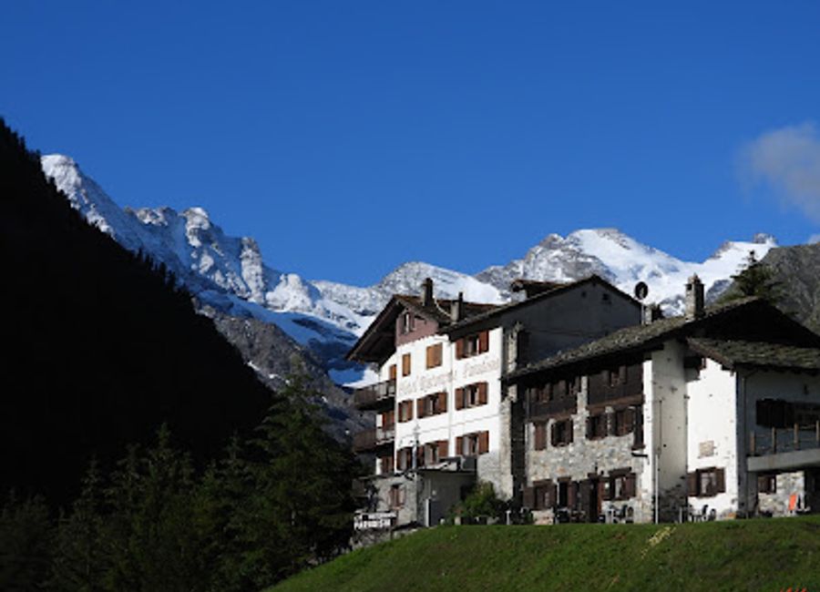 Discover alpine charm at Hotel Restaurant Paradisia in Aosta Valley – where comfort meets exquisite local cuisine amidst stunning mountain scenery.
