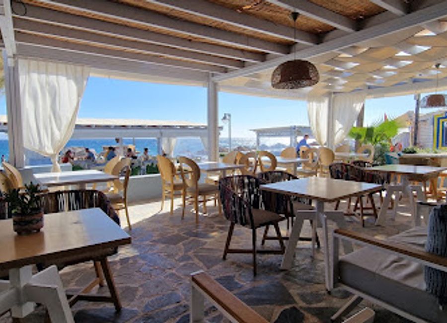Experience authentic Greek flavors at Soul by Splash in Kamari, Santorini—where every meal is a celebration of Mediterranean cuisine.