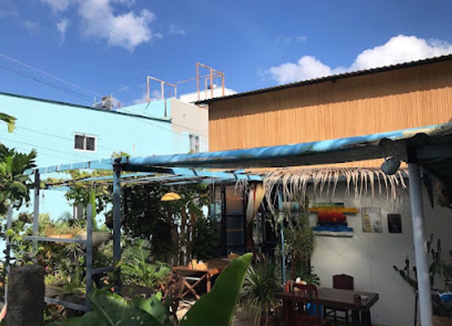 Experience culinary excellence at Beach House Restaurant & Cocktails in Côn Đảo – where fusion flavors meet stunning ocean views.