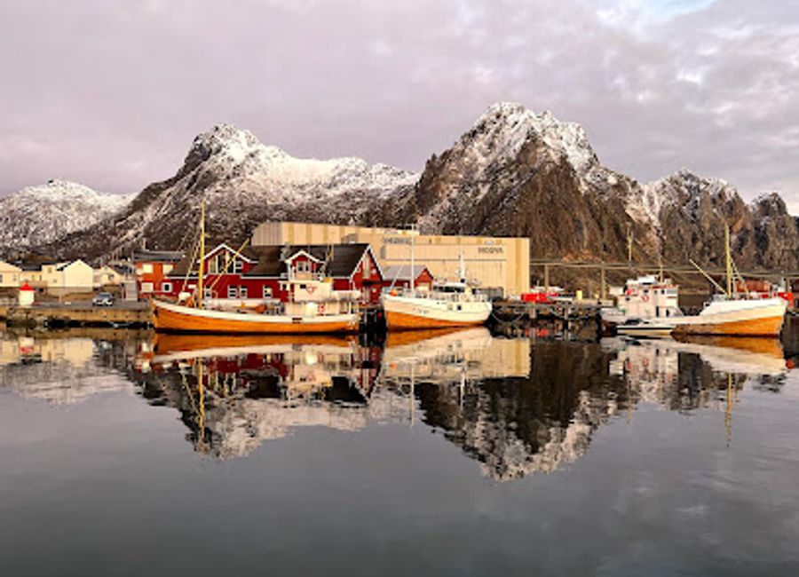 Experience exquisite Norwegian cuisine at The Kitchen in Svolvær with breathtaking views and a warm atmosphere.