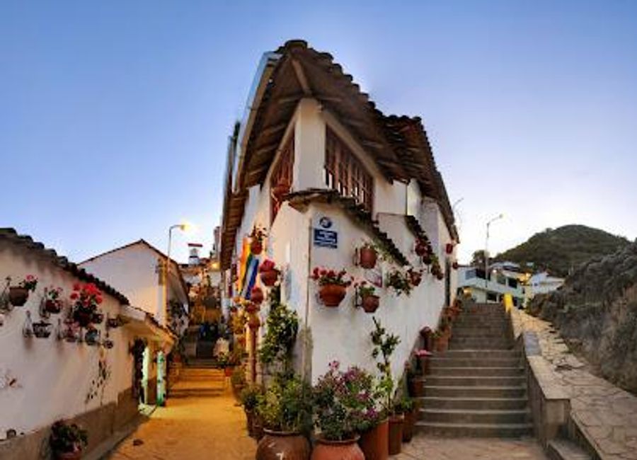 Explore Cusco: A UNESCO World Heritage site blending Incan history with vibrant Peruvian culture amidst stunning Andean landscapes.