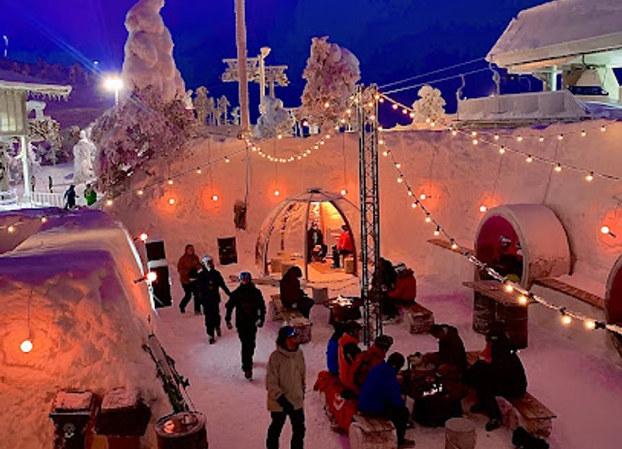 Experience exquisite dining at Polar Bar Ruka with stunning mountain views and delightful Finnish cuisine in a cozy winter retreat.