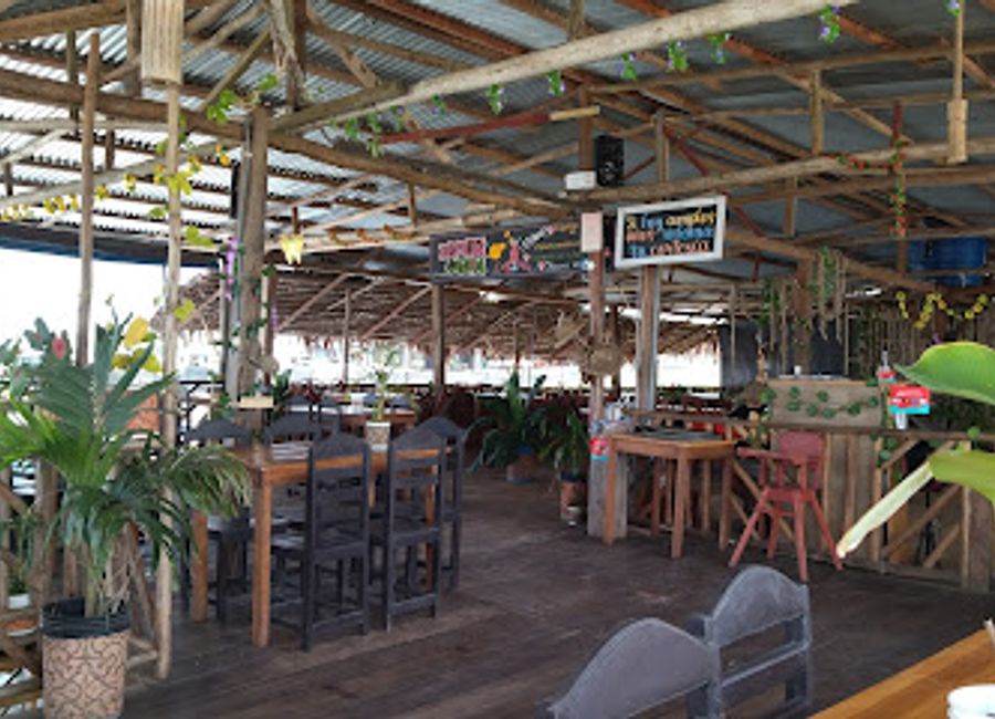 Discover exquisite Peruvian cuisine on the tranquil waters of Yakumama Restobar Flotante in Iquitos - a perfect blend of flavor and natural beauty.