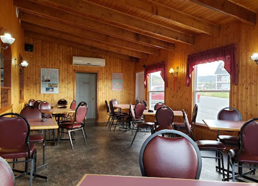 Experience the taste of fresh seafood at Fisherman's Landing Restaurant in Rocky Harbour – where every dish celebrates Newfoundland's rich maritime heritage.