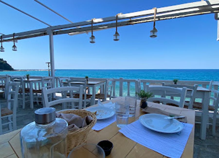 Discover the heart of Italian cuisine at Venezia Pizza Restaurant in Agios Ioannis Pelio - where every meal is a celebration of flavor.