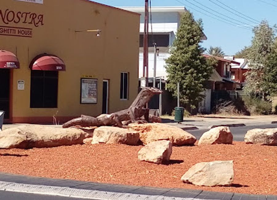 Casa Nostra Pizza & Spaghetti House: Authentic Italian dining experience in Alice Springs with delicious pizzas and pasta dishes.