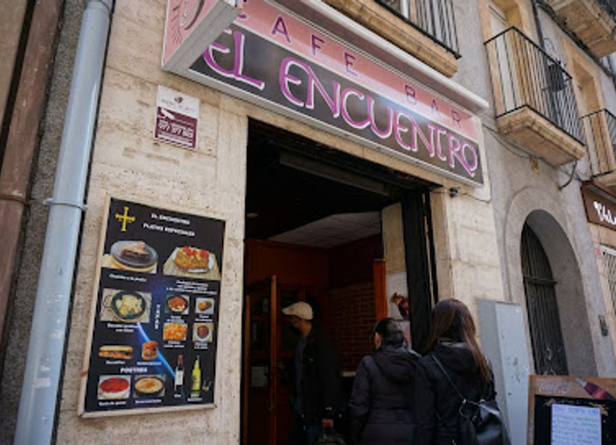 Discover the heart of Asturias at El Encuentro Asturiano – where authentic flavors meet warm hospitality in Tarragona.