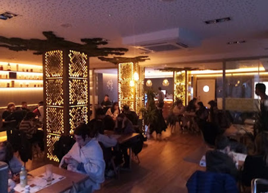 Experience authentic Moroccan cuisine infused with vegan delights at Restaurante Palacio Andaluz Almona in the heart of Granada.