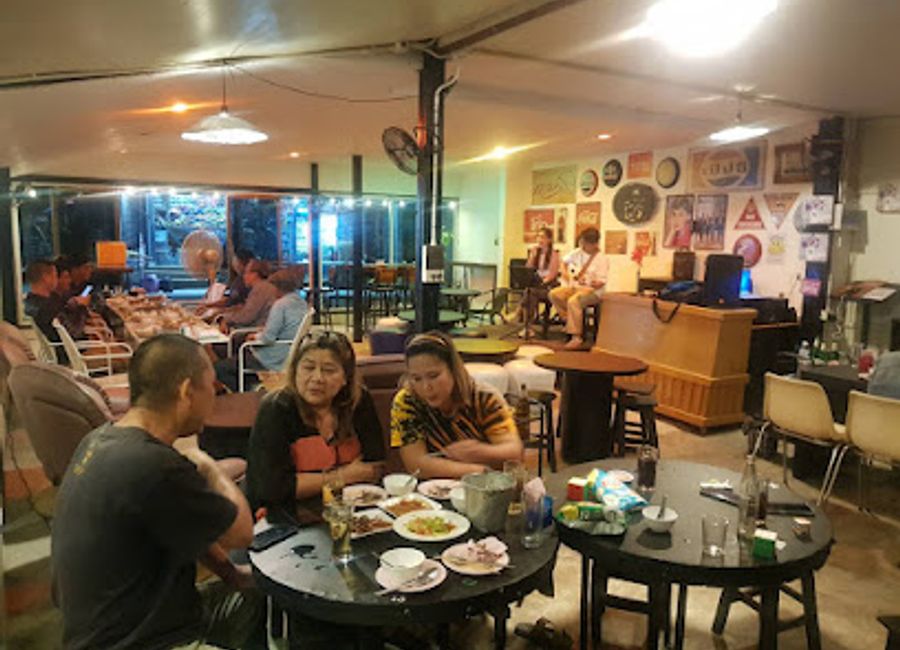 Experience the freshness of Chiang Mai at Freshtime Food and Juice – where healthy eating meets vibrant flavors.