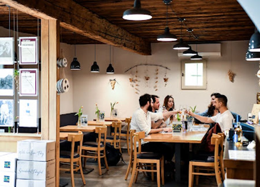 Discover Hímesudvar Winery in Tokaj: Experience Hungary's finest wines amidst stunning vineyards and rich cultural heritage.