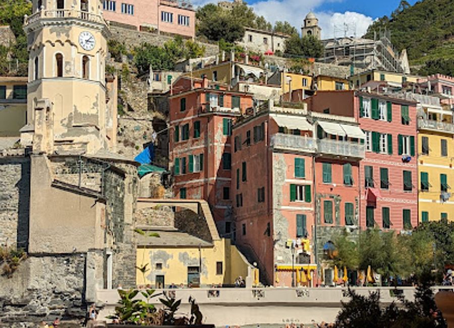 Discover authentic Italian cuisine at Ristorante Luca Vernazza amidst the stunning landscapes of Cinque Terre.