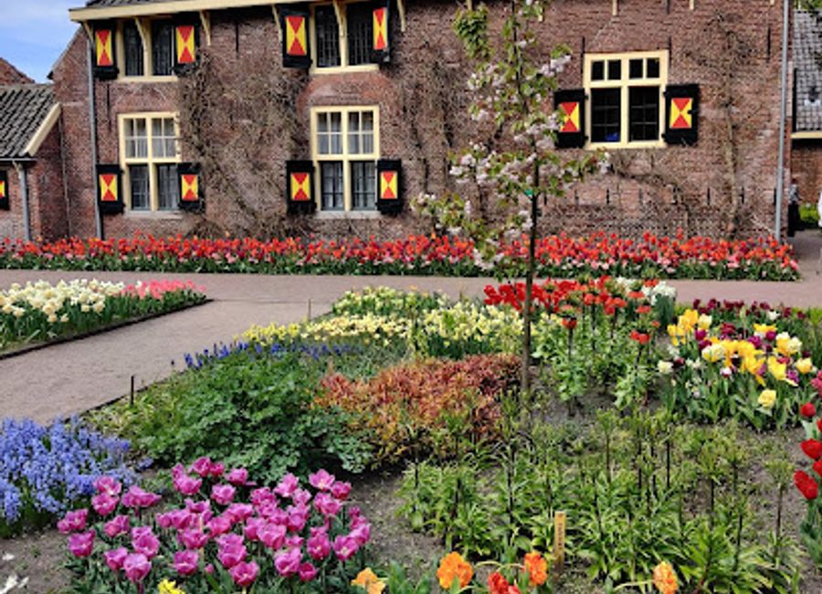 Experience authentic Dutch cuisine at Hofboerderij in Keukenhof Gardens, where culinary delights meet stunning floral beauty.