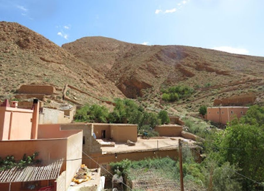 Experience authentic Moroccan flavors at Café Restaurant Des Amis with stunning views of Dades Gorge – a culinary delight for every traveler.