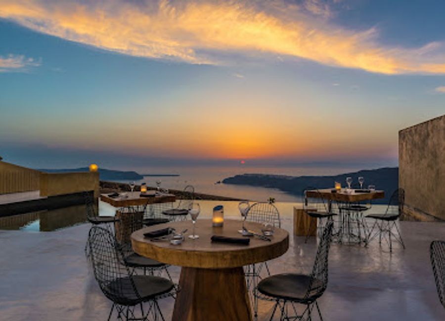Experience exquisite Greek and Mediterranean cuisine with breathtaking views at Throubi Restaurant in Imerovigli.