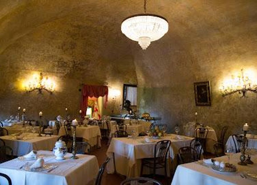 Discover authentic Tuscan cuisine at Ristorante Logge Vasari in Arezzo's stunning Piazza Grande - a true taste of Italy awaits.