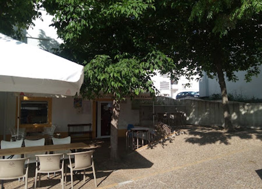 Discover authentic Portuguese flavors at Restaurante O Cantinho do Pica-Pau in Portalegre - a delightful culinary experience awaits you!