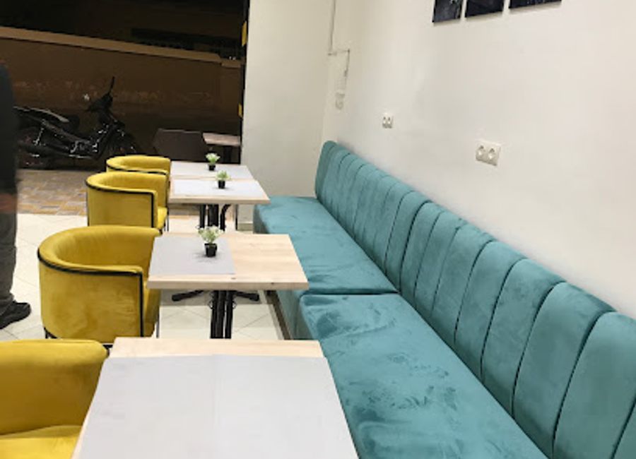 Experience authentic Moroccan cuisine at Snack Havana in Taroudant, where local flavors meet warm hospitality.