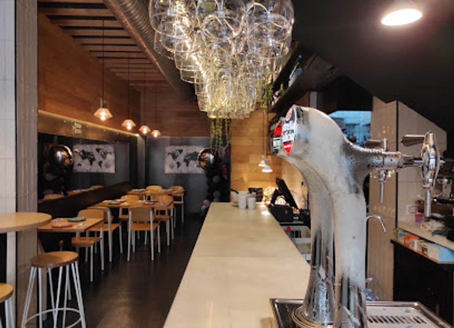 Experience authentic Andalusian cuisine at Seni Gastrobar, Seville's top destination for delicious tapas in a vibrant setting.