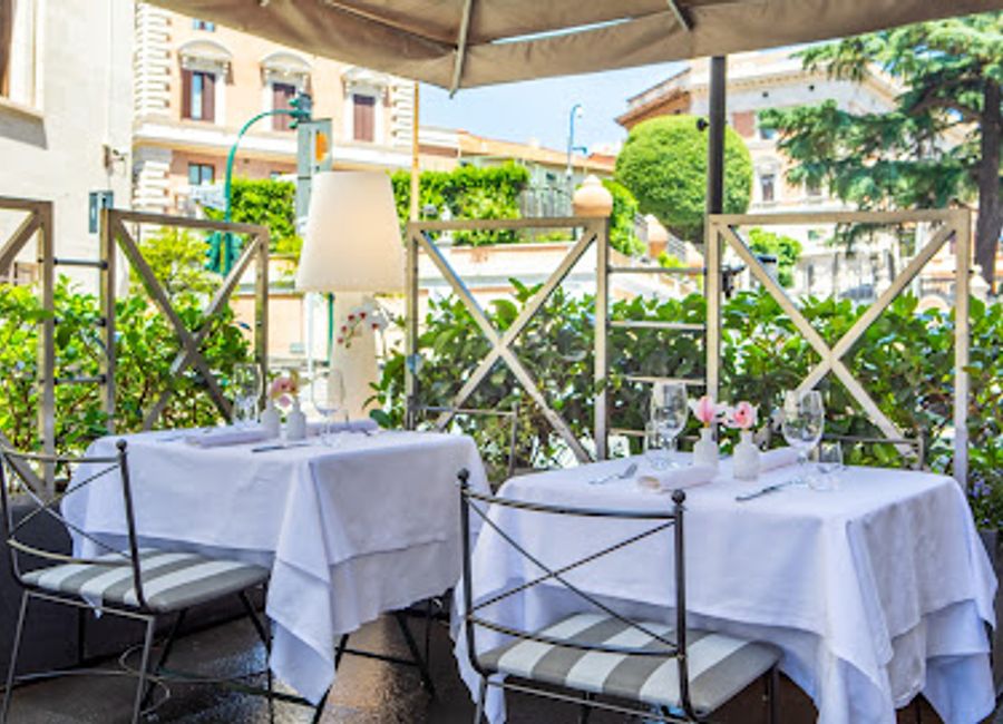 Discover exquisite Italian cuisine at Moma in Rome, where fine dining meets exceptional service in an elegant setting.