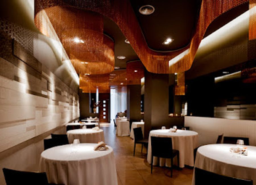 Experience innovative Catalonian fine dining at Cinc Sentits in Barcelona – where tradition meets modern culinary artistry.