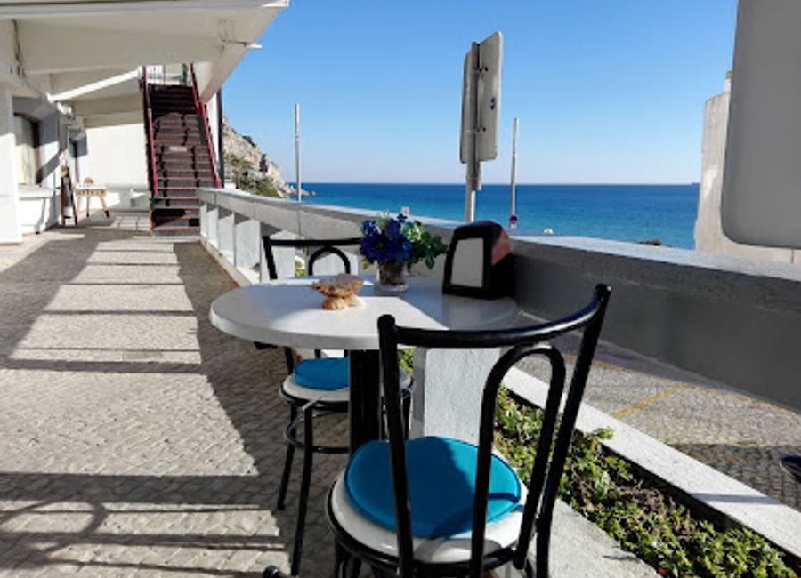 Discover authentic Portuguese flavors at Restaurante Cantinho da Regina – a must-visit culinary destination in Sesimbra.