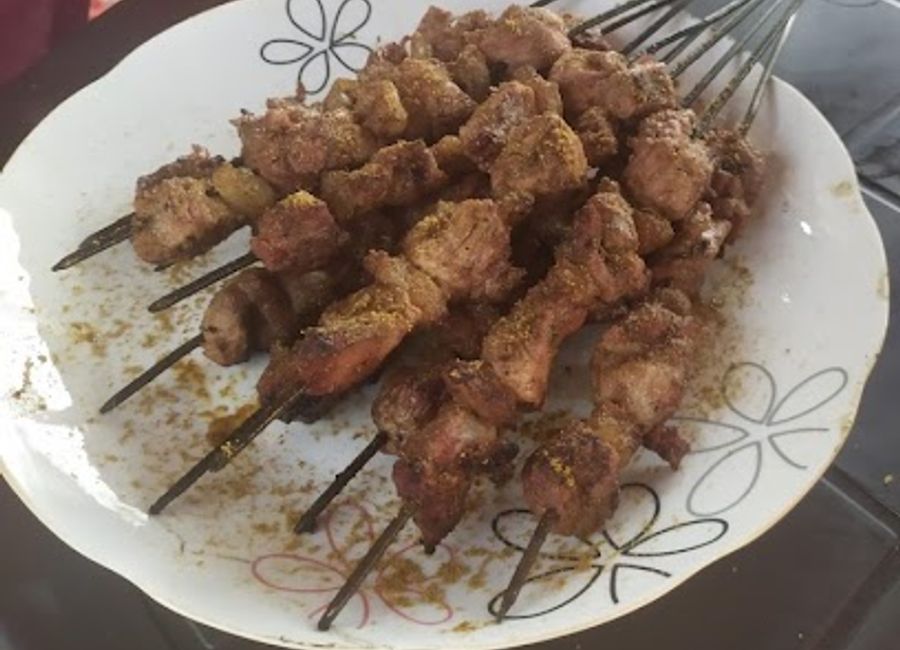 Discover authentic Moroccan flavors at Restaurant & Cafe Zaid Merzouga, your perfect retreat in the stunning landscapes of Erg Chebbi.