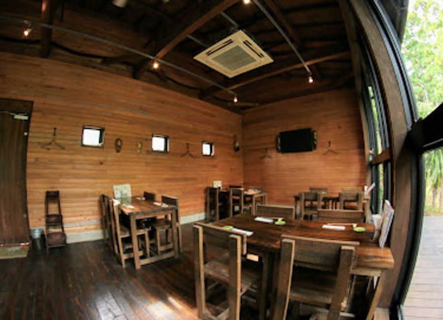 Experience authentic Italian cuisine at Dining Cafe Bar Slow in Yakushima – where fresh ingredients meet stunning natural beauty.