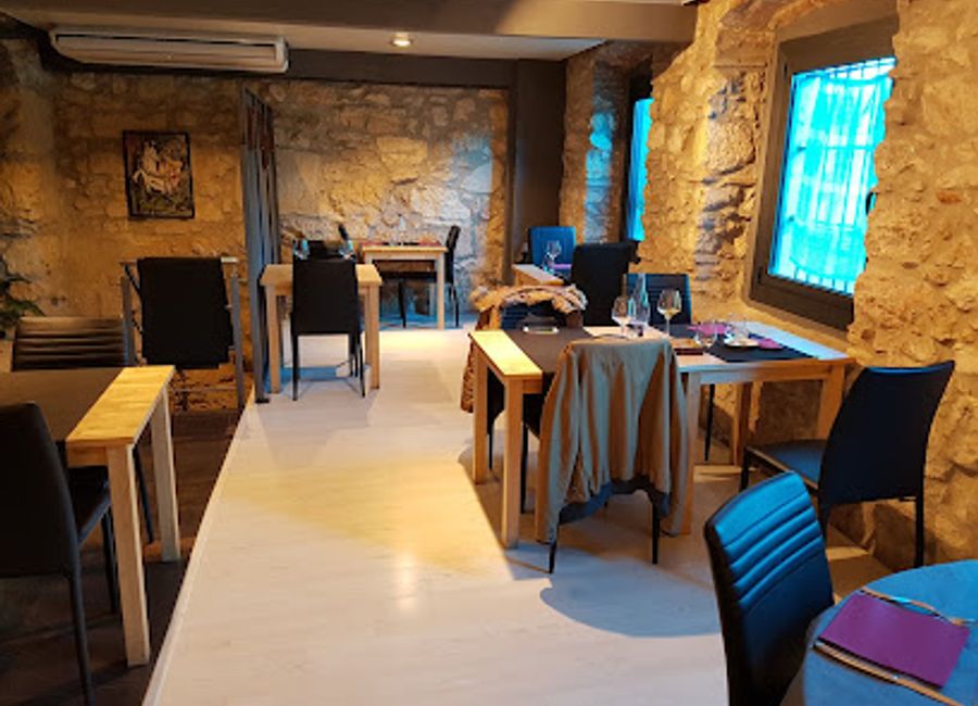 Discover the vibrant flavors of Mediterranean cuisine at Entrecopes in Tarragona – where every meal is a celebration of local traditions.