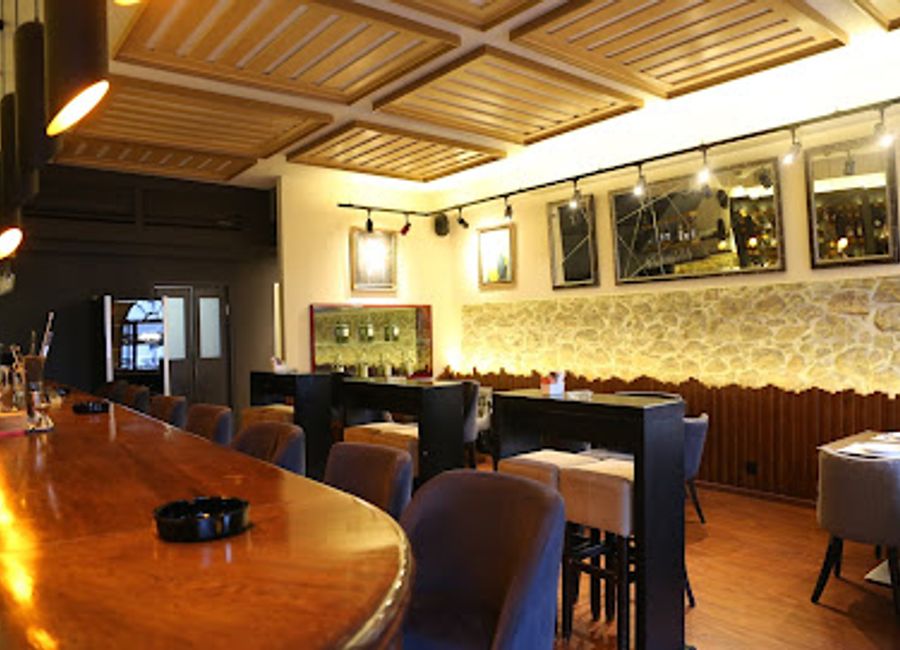 Discover Cavo in Nafplio: A delightful blend of authentic Greek cuisine, vibrant atmosphere, and exceptional service awaits you.